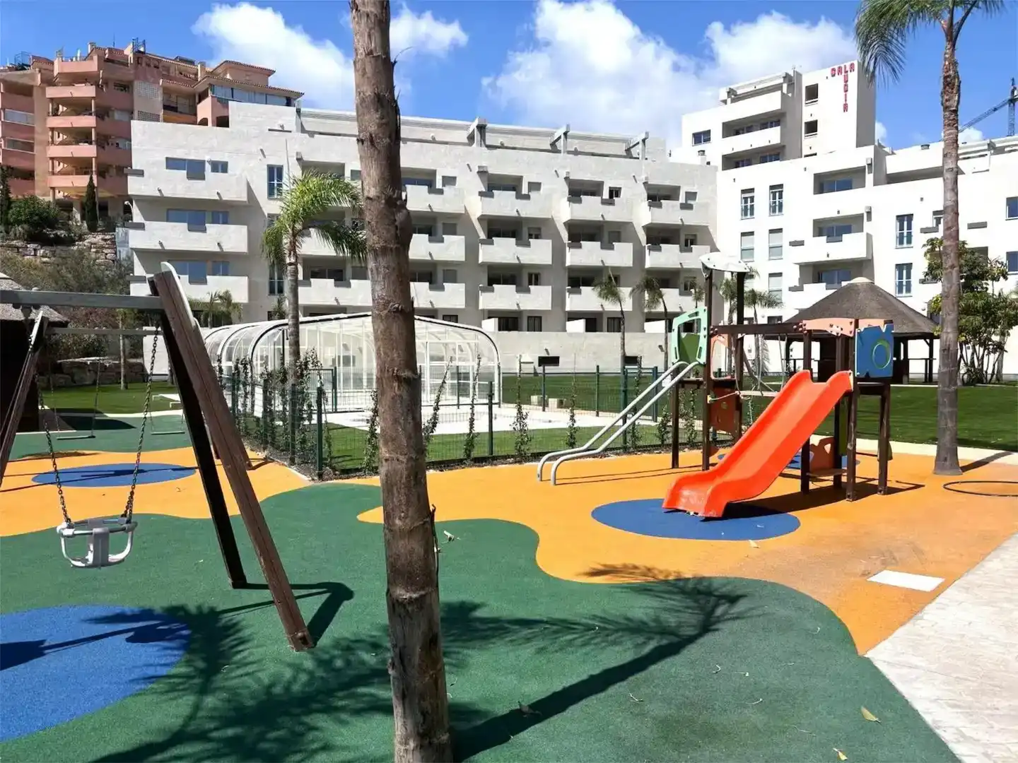 Vista exterior de Dúplex en venta en Mijas con Aire acondicionado, Piscina y Balcón