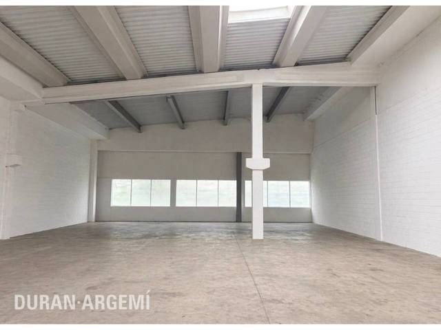 Nave industrial en Venta en Calle SATURN en Can Parellada