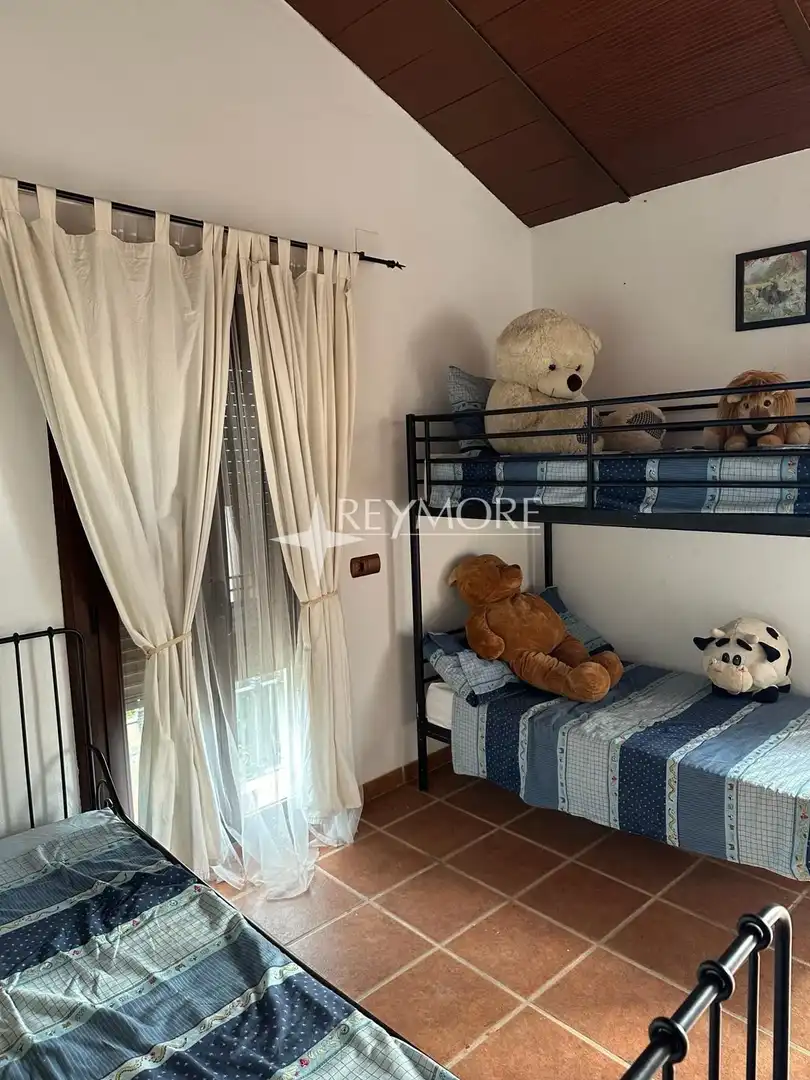 Habitación de Finca rústica en venta en La Puebla de los Infantes con Aire acondicionado, Calefacción y Jardín privado