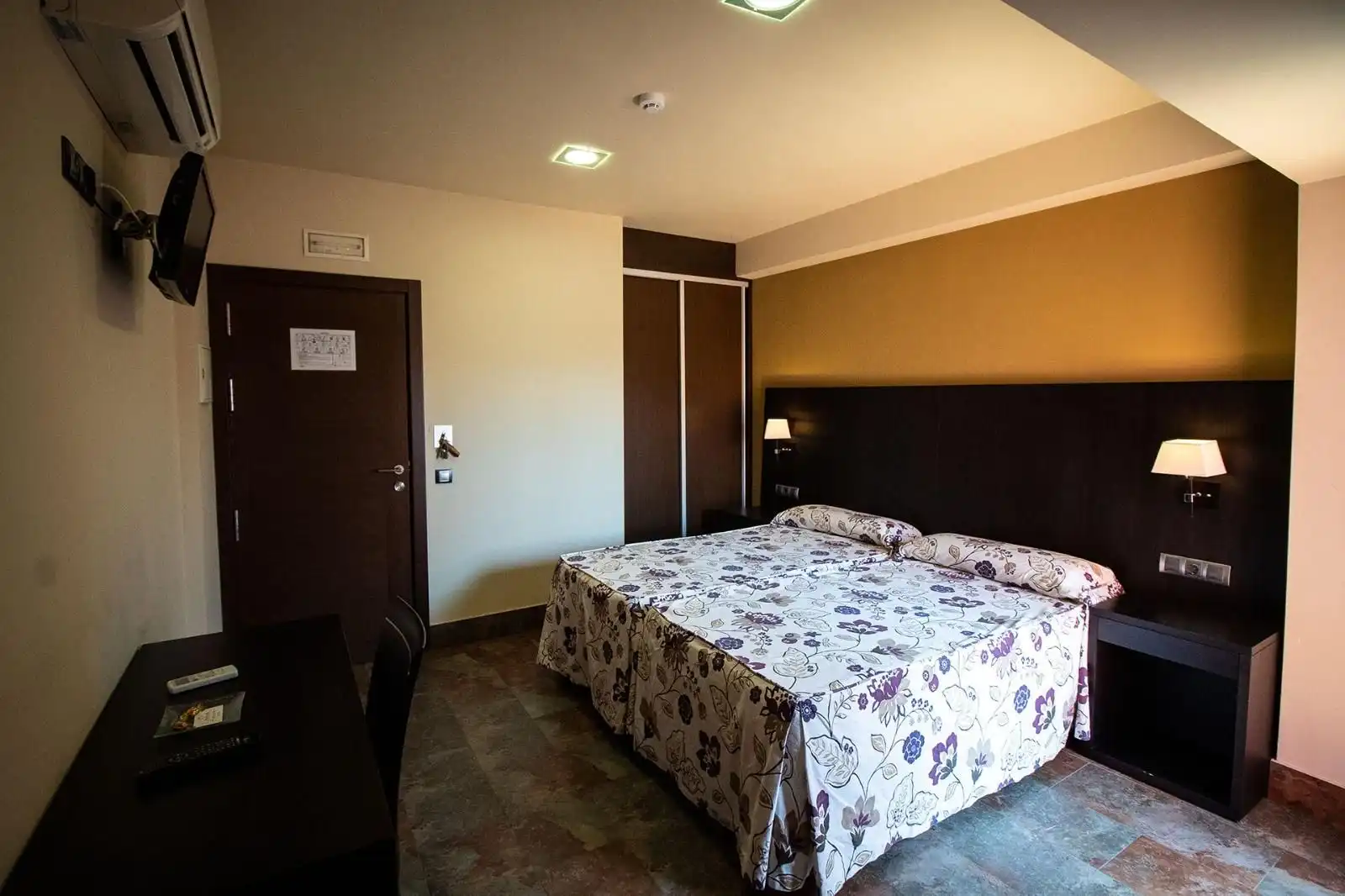 Habitación de Edificio en venta en Córdoba con Alarma