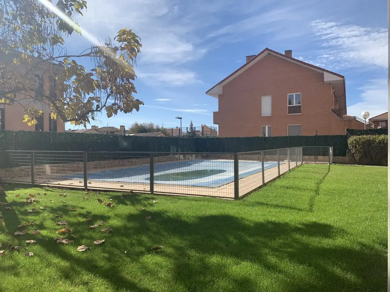 Piscina de Piso de alquiler en Manzanares El Real con Parquet, Terraza y Piscina comunitaria