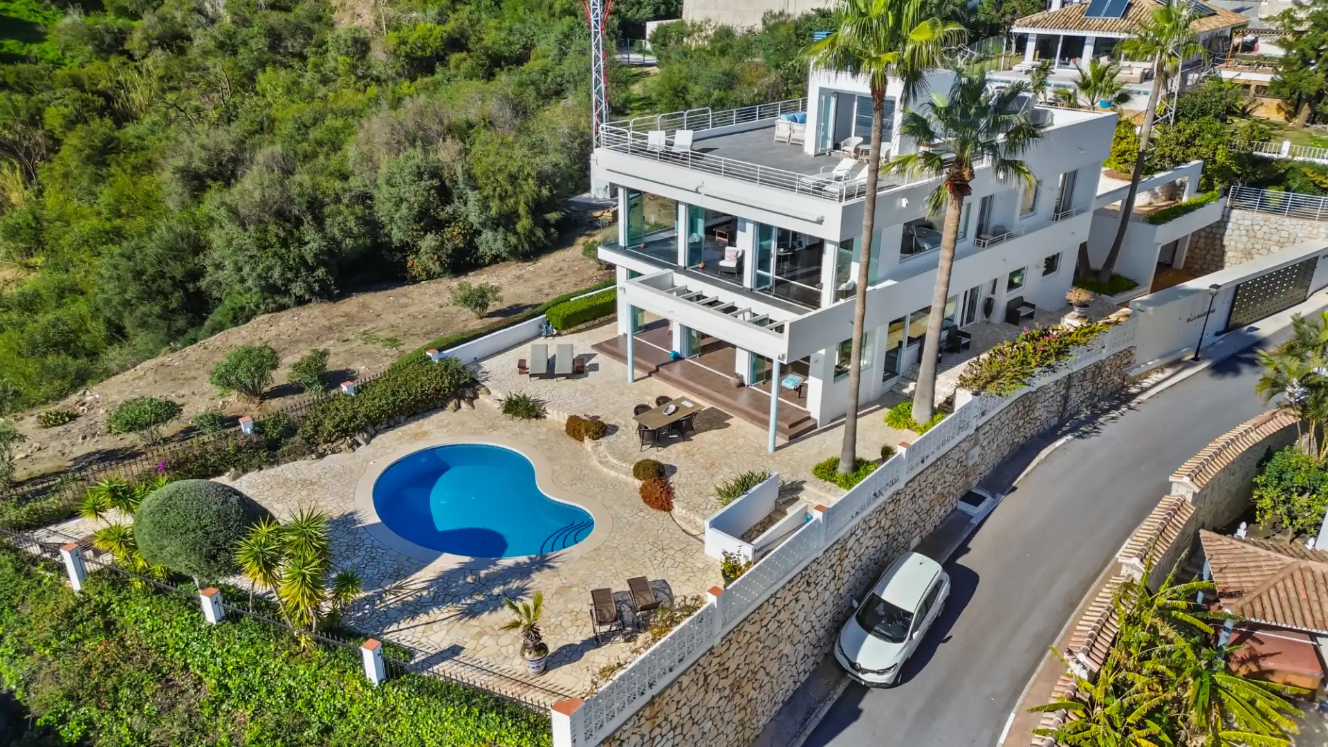 Vista exterior de Casa o xalet en venda en Benalmádena amb Aire condicionat, Calefacció i Jardí privat