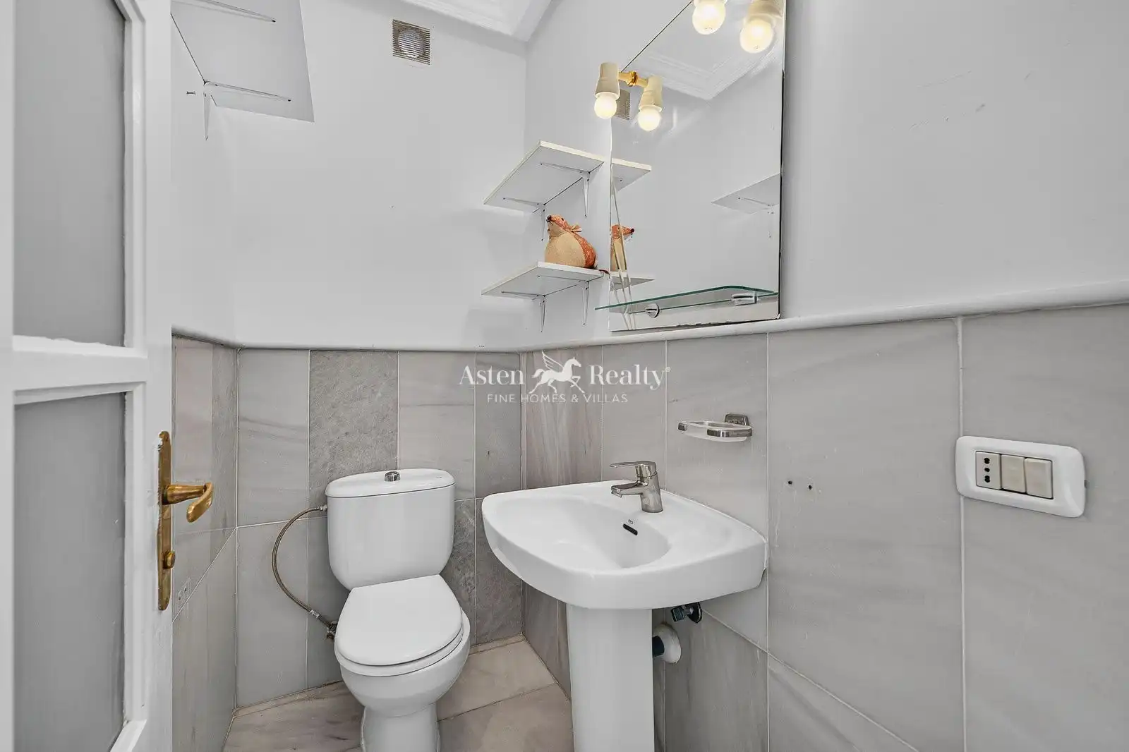 Baño de Piso en venta en San Miguel de Abona con Terraza, Piscina y Piscina comunitaria