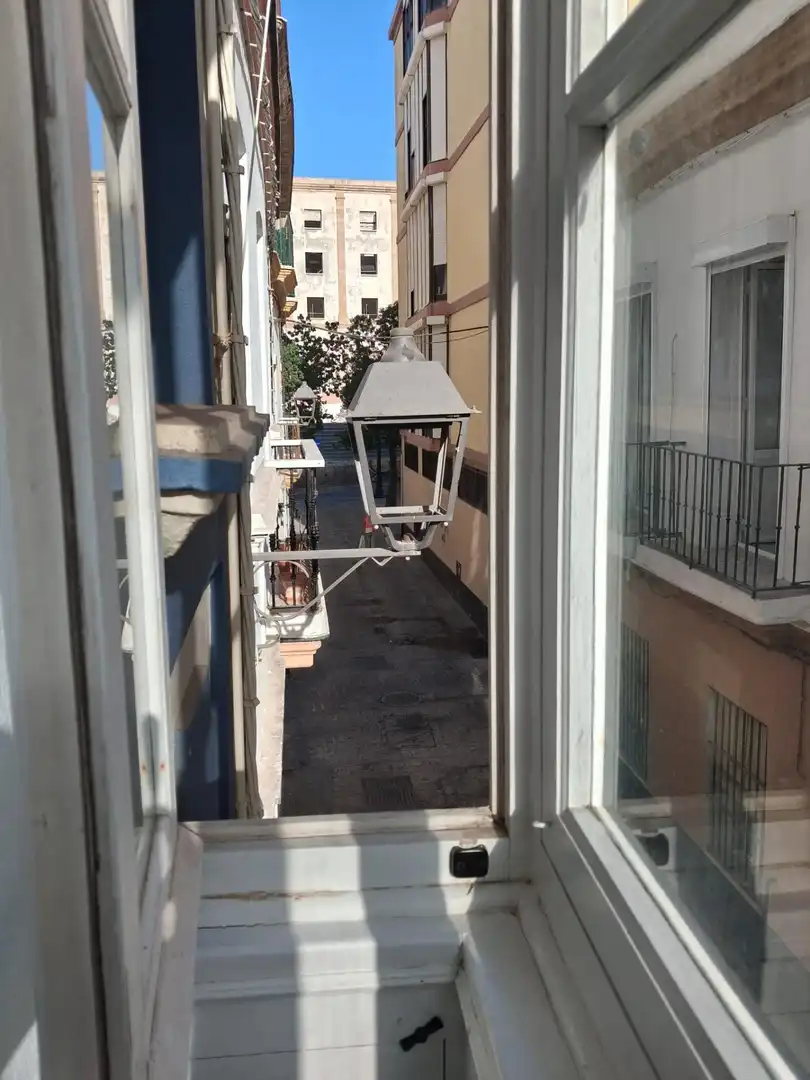 Terrassa de Pis de lloguer en Cádiz amb Moblat i Balcó