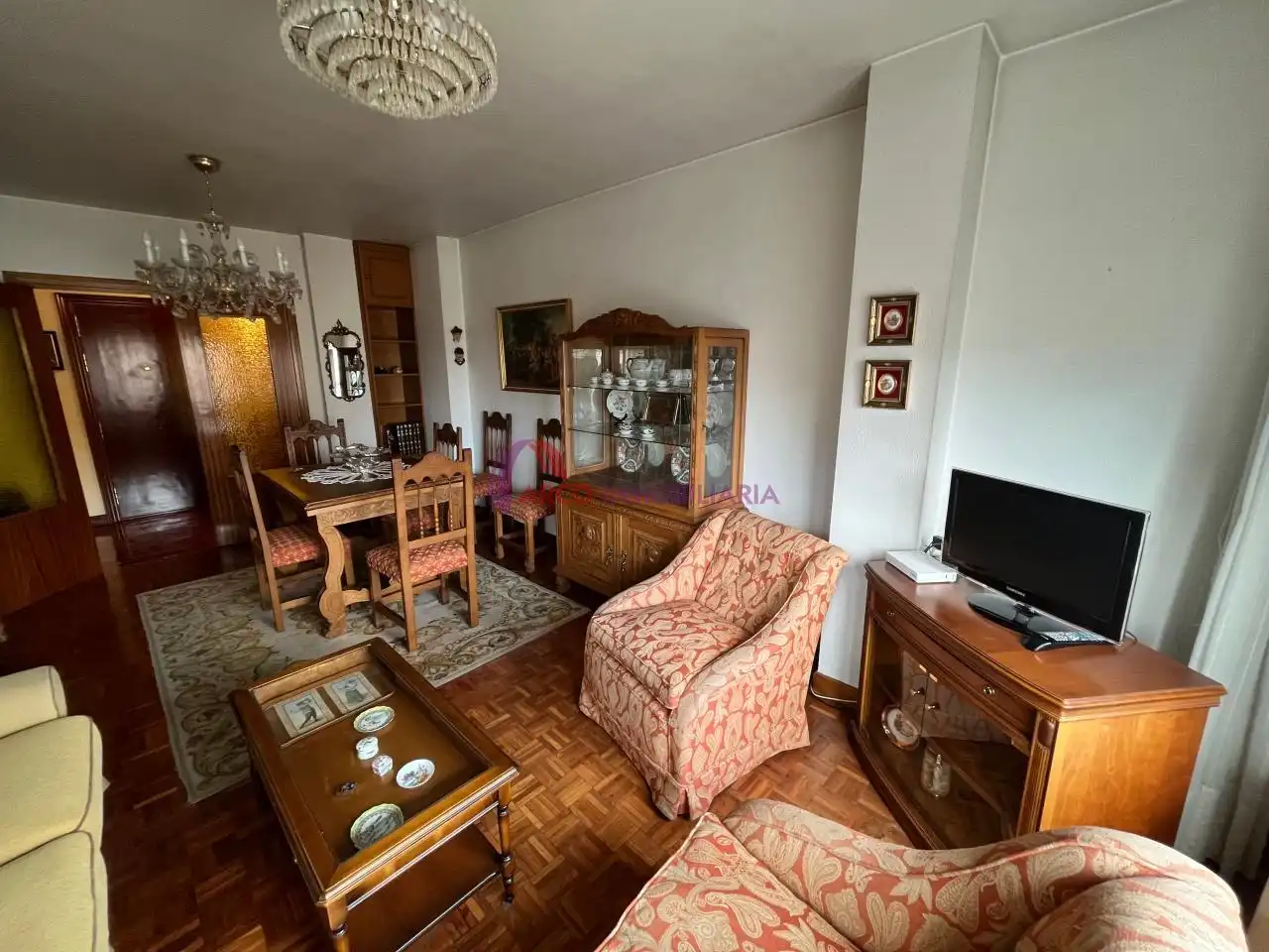 Sala d'estar de Pis en venda en Burgos amb Calefacció, Parquet i Terrassa