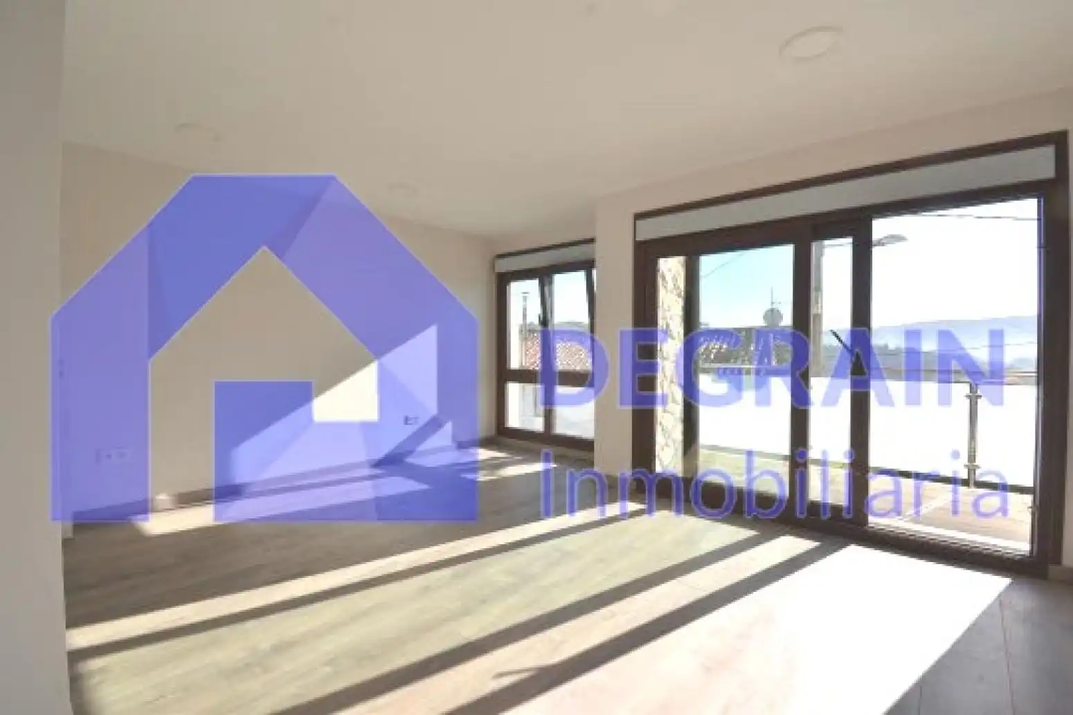 Sala d'estar de Casa o xalet en venda en Oviedo  amb Terrassa