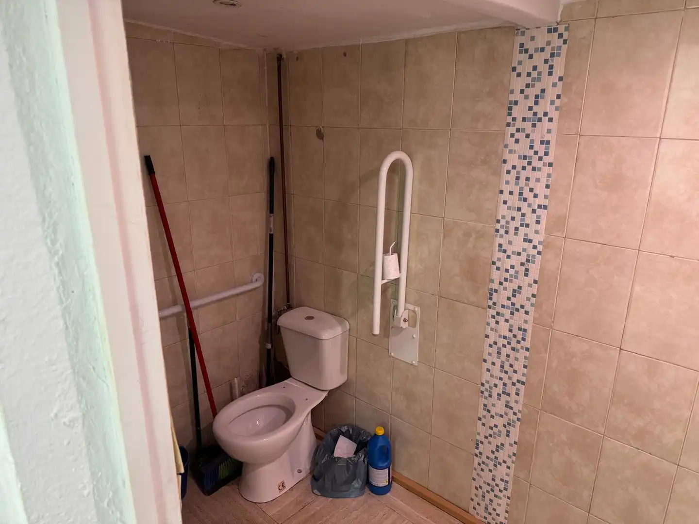 Baño de Local en venta en San Juan de Aznalfarache