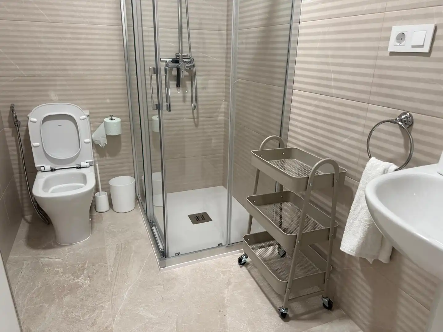 Badezimmer von Wohnung zur Miete in Alicante / Alacant mit Klimaanlage, Heizung und Möbliert
