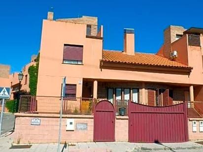 Vista exterior de Casa o xalet en venda en Las Gabias amb Jardí privat, Terrassa i Balcó