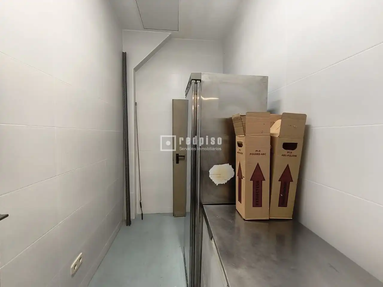 Cuina de Local de lloguer en Alcorcón amb Aire condicionat