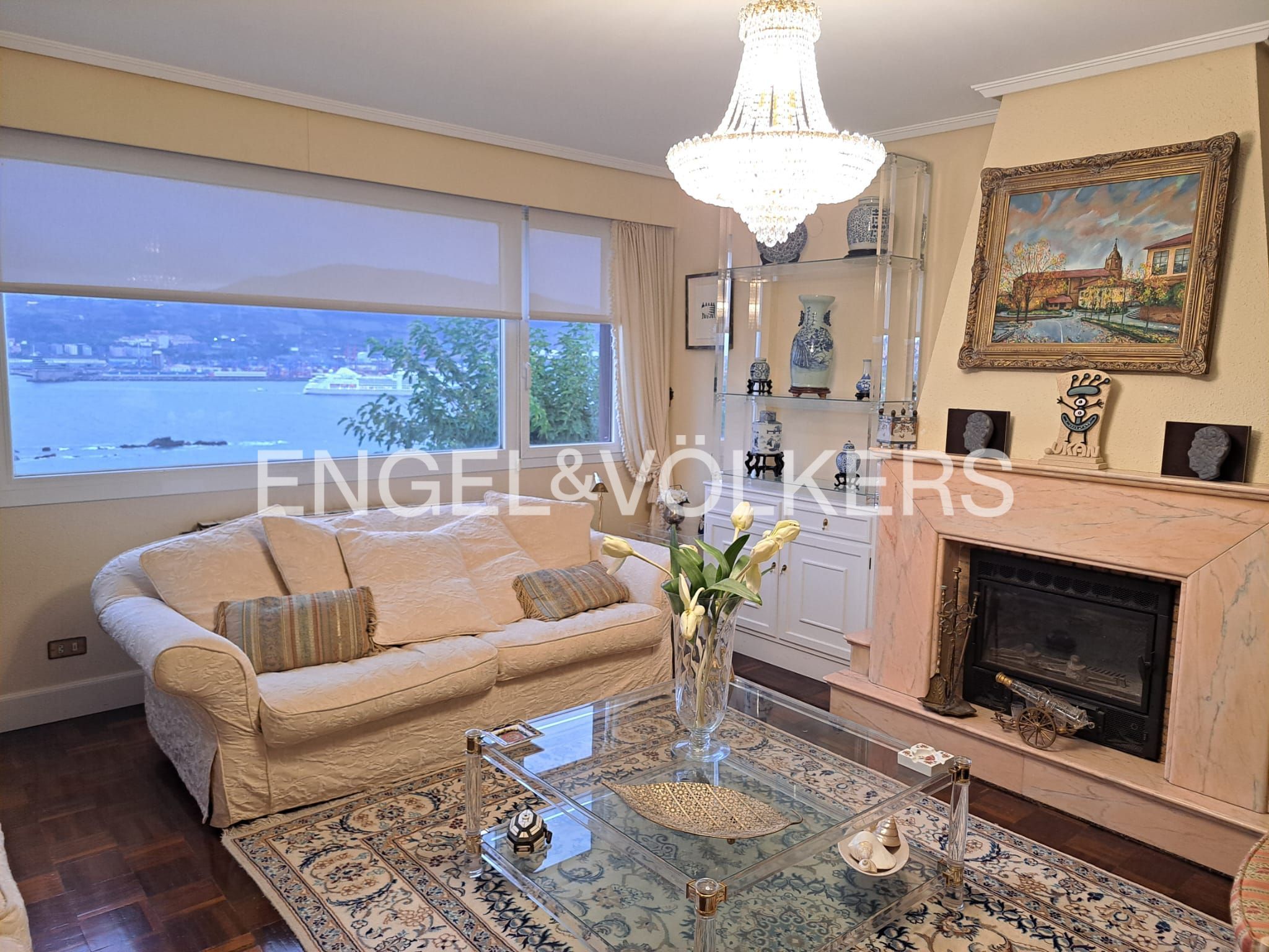 Sala d'estar de Casa adosada en venda en Getxo  amb Calefacció, Jardí privat i Terrassa