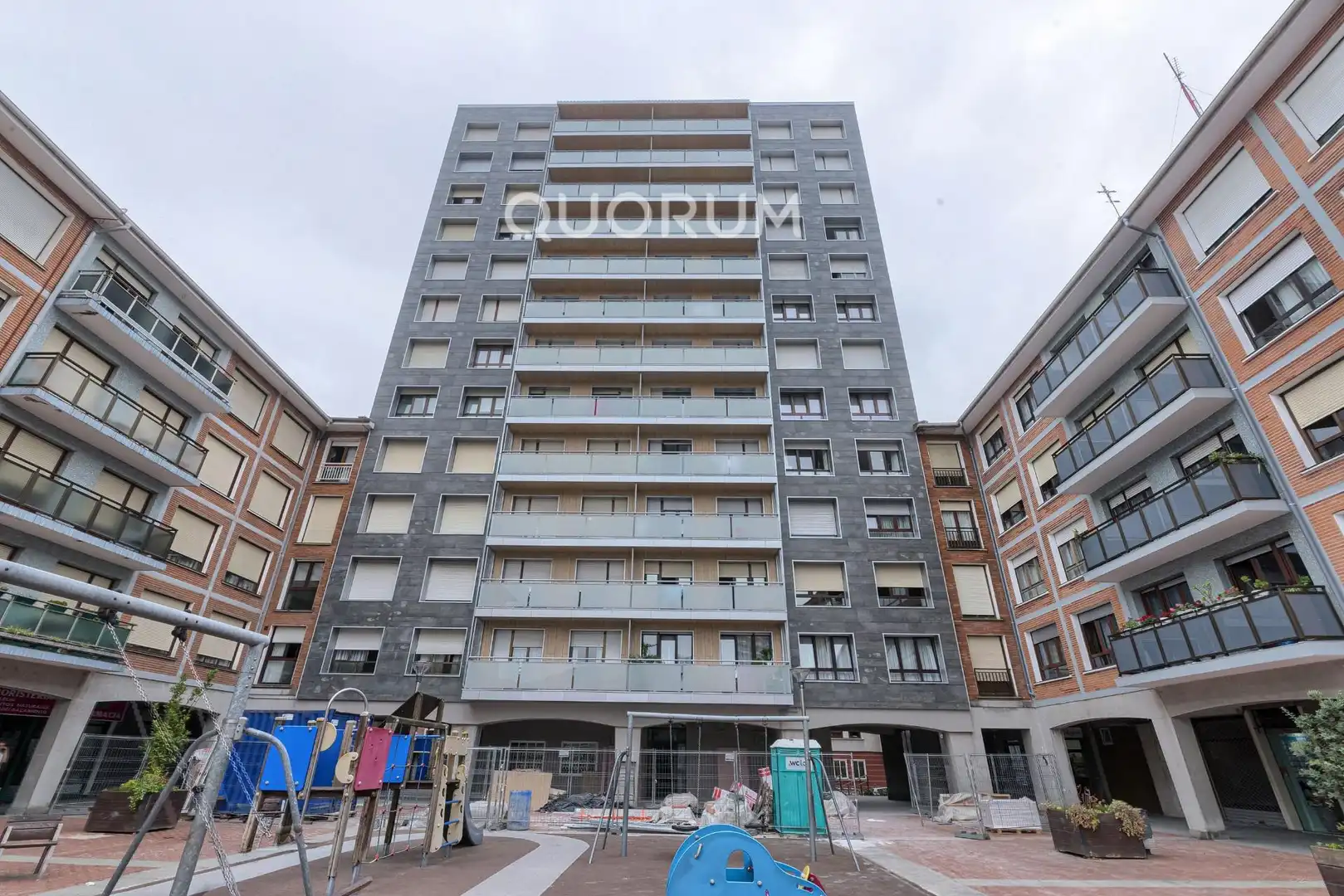 Vista exterior de Piso en venta en Basauri  con Calefacción, Terraza y Balcón