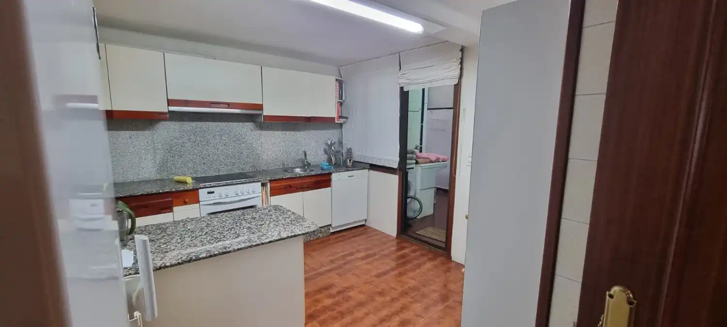 Cocina de Piso en venta en Vilagarcía de Arousa con Calefacción, Trastero y Amueblado