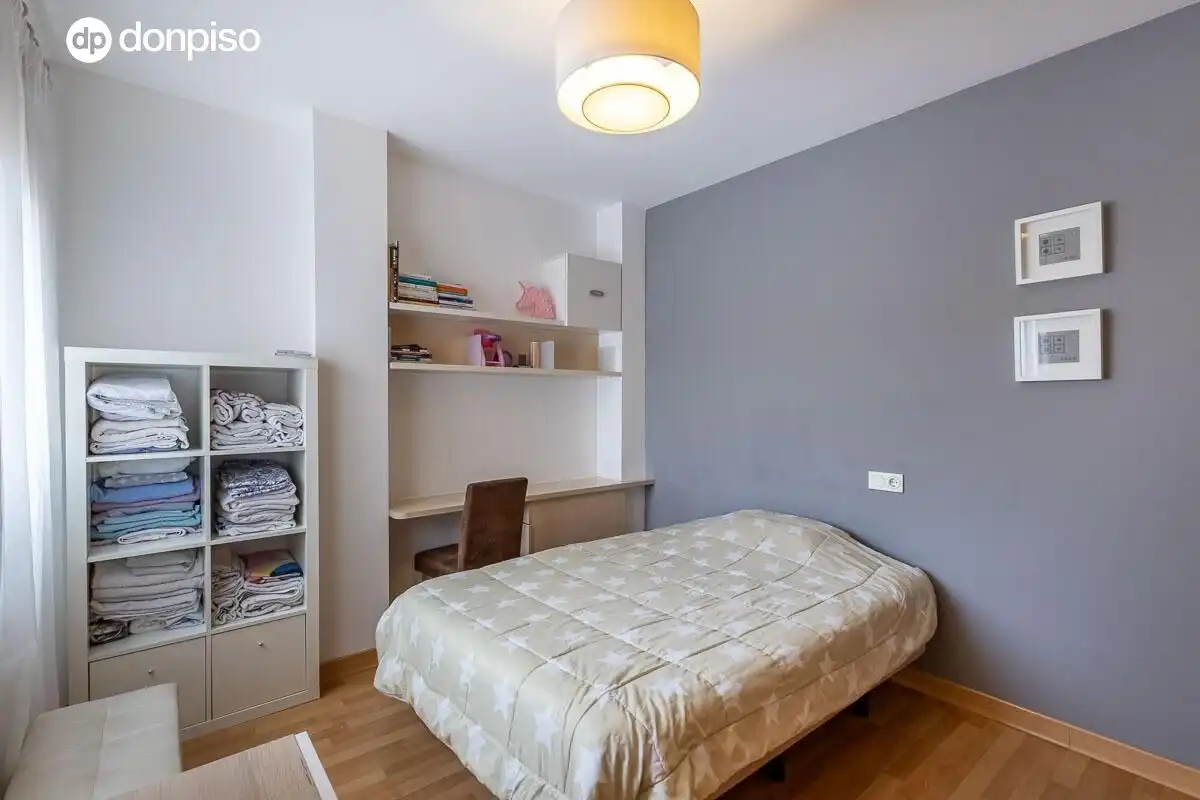 Habitación de Casa adosada en venta en Armilla con Calefacción, Terraza y Amueblado