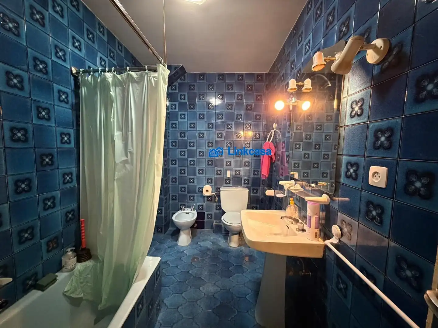 Bathroom of Buildings for sale in Madrid