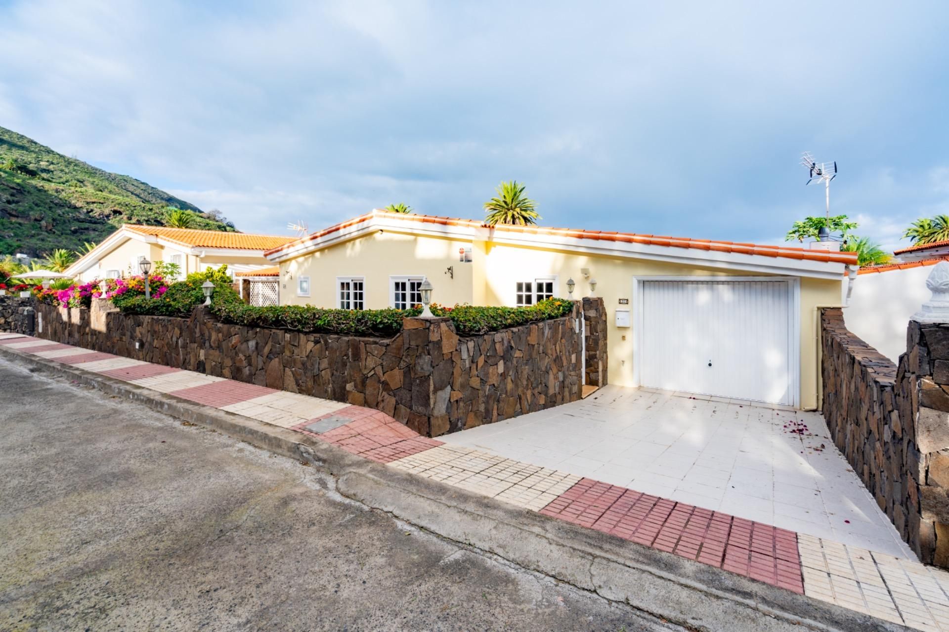 Vista exterior de Casa o xalet en venda en Icod de los Vinos amb Terrassa