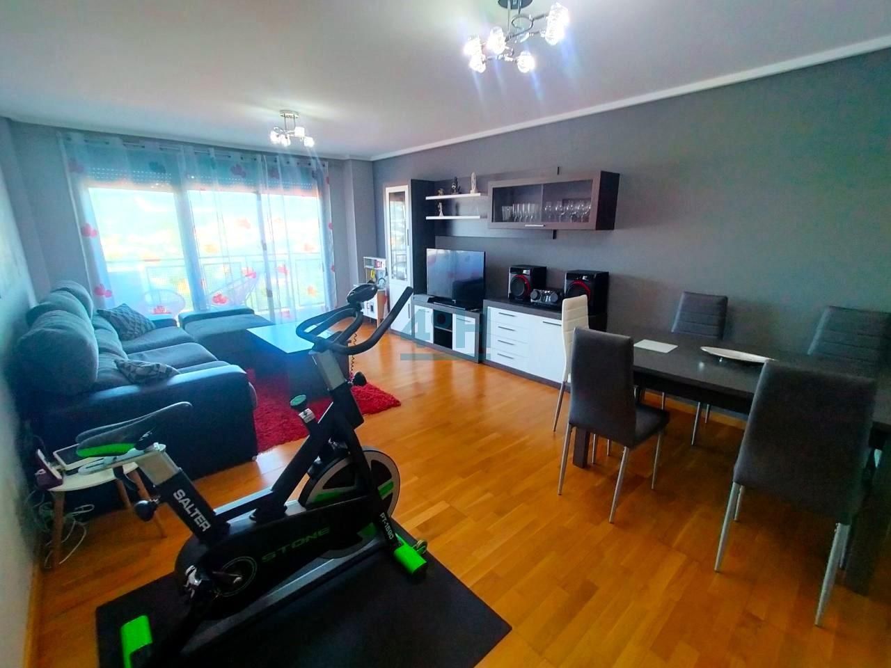Sala d'estar de Dúplex en venda en San Cibrao das Viñas amb Calefacció i Balcó