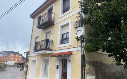 Vista exterior de Pis en venda en Torrelavega  amb Balcó