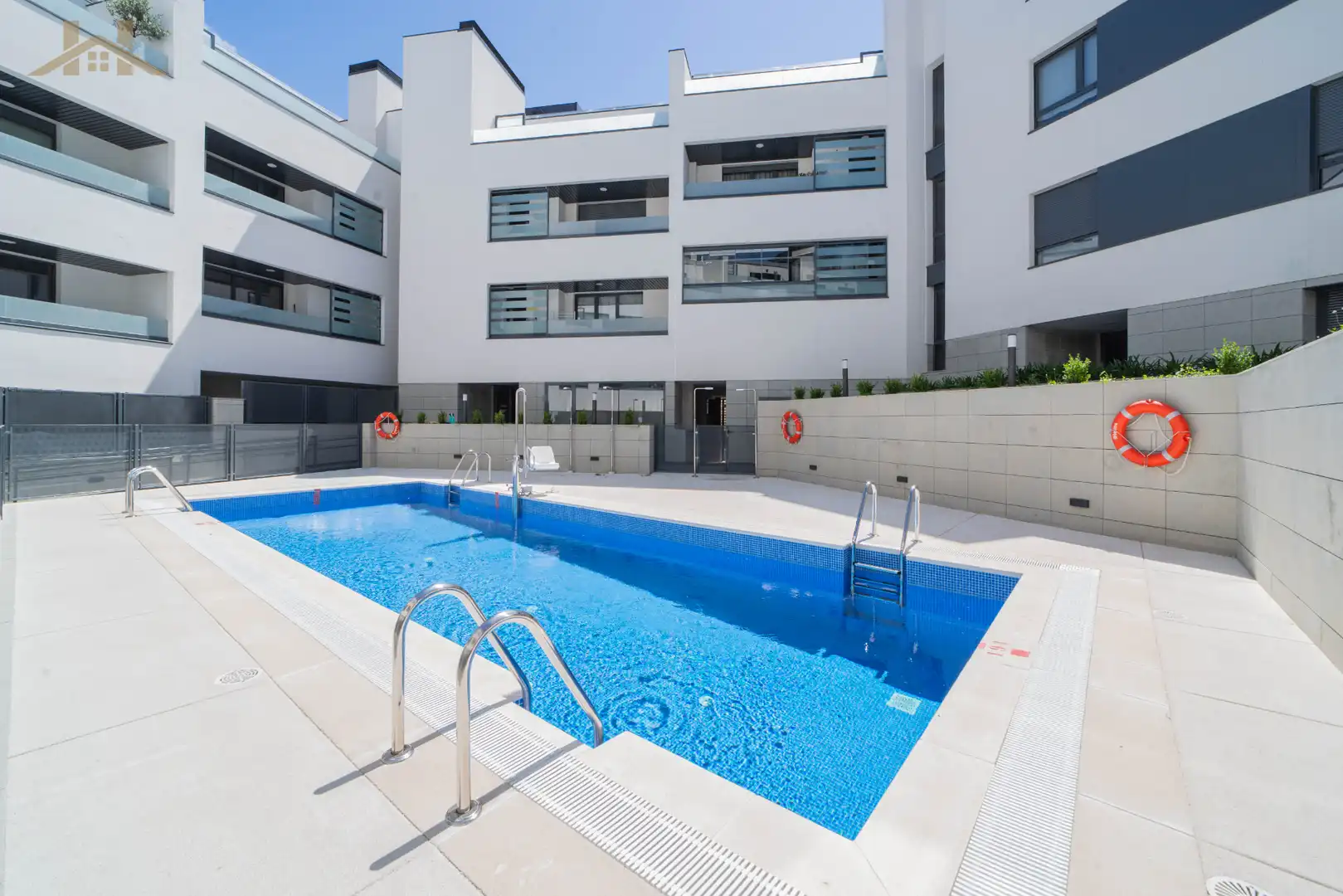 Schwimmbecken von Wohnung zum Verkauf in Pozuelo de Alarcón mit Klimaanlage, Heizung und Terrasse