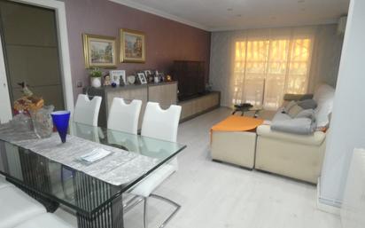 Living room of Flat for sale in El Prat de Llobregat  with Air Conditioner, Heating and Parquet flooring