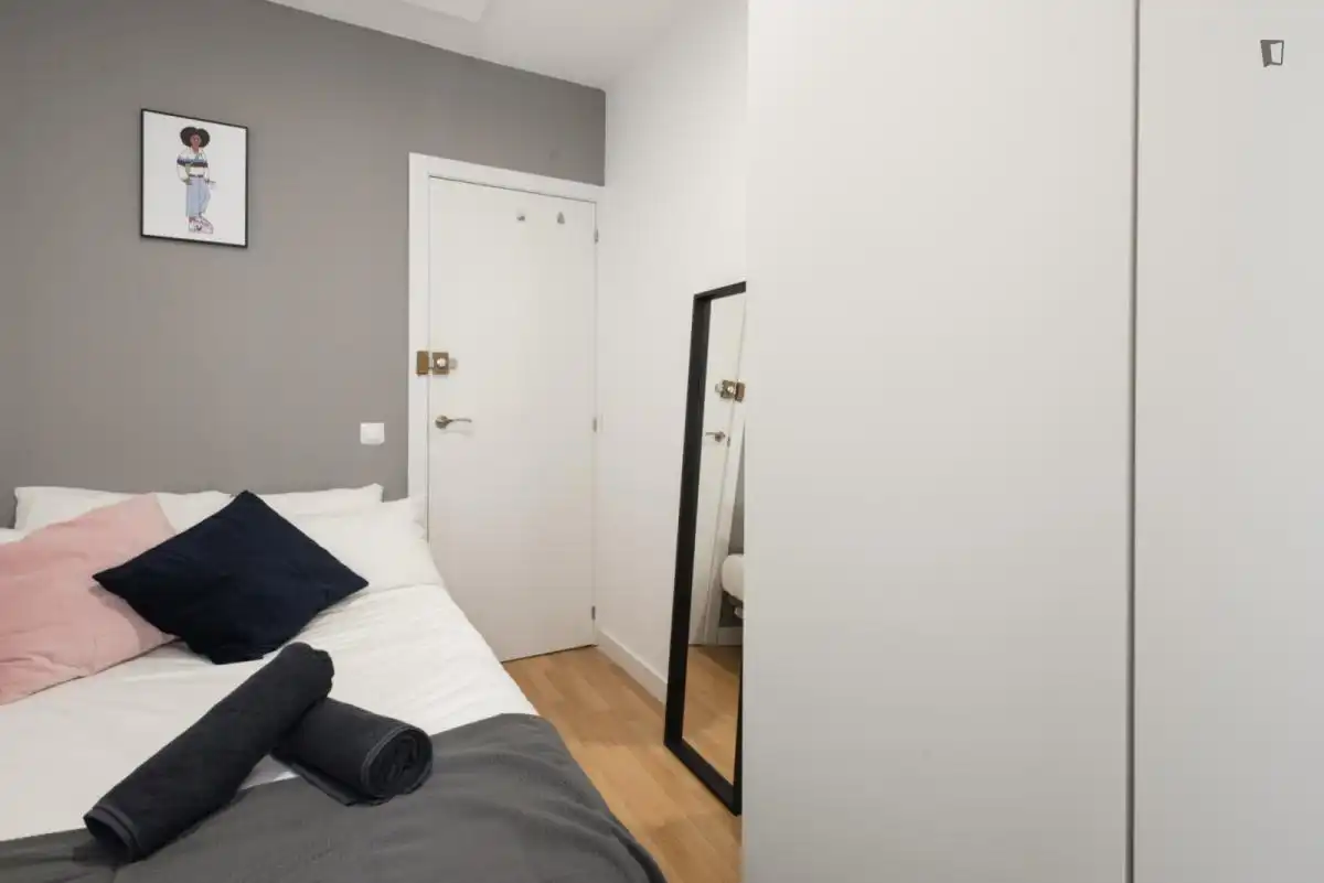 Habitación en Cortes - Huertas