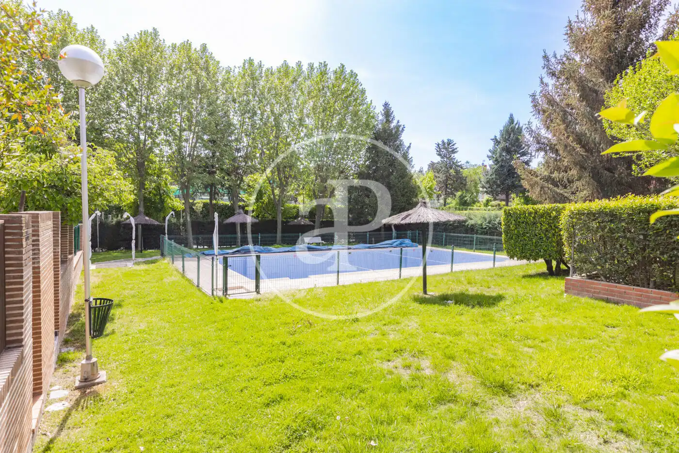 Piscina de Casa adosada en venda en La Moraleja amb Aire condicionat, Calefacció i Jardí privat