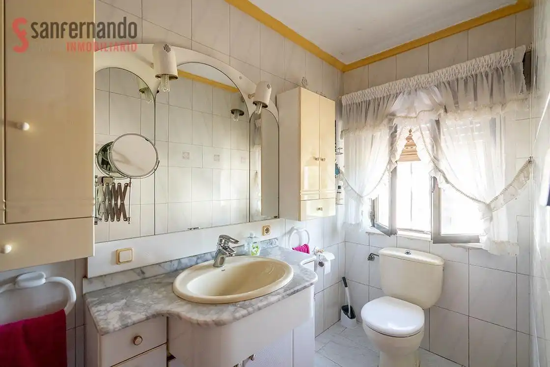 Badezimmer von Haus oder Chalet zum Verkauf in Torrelavega  mit Heizung, Privatgarten und Terrasse