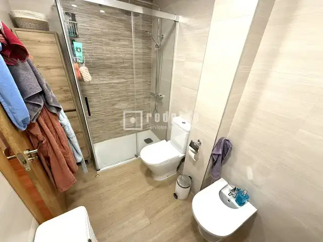 Baño de Piso en venta en Madrid con Aire acondicionado, Calefacción y Jardín privado
