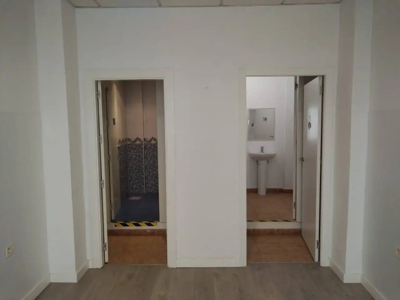 Baño de Local de alquiler en Cúllar Vega