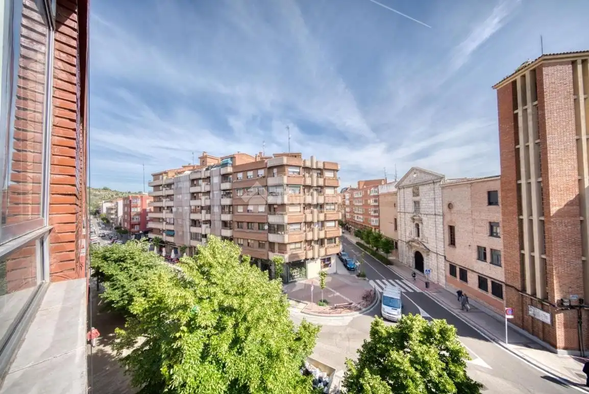 Vista exterior de Piso en venta en Valladolid con Calefacción, Parquet y Terraza