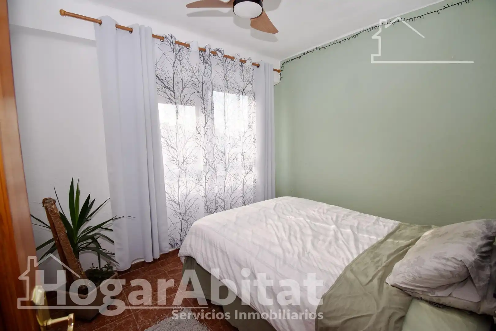 Bedroom of Flat for sale in Valencia