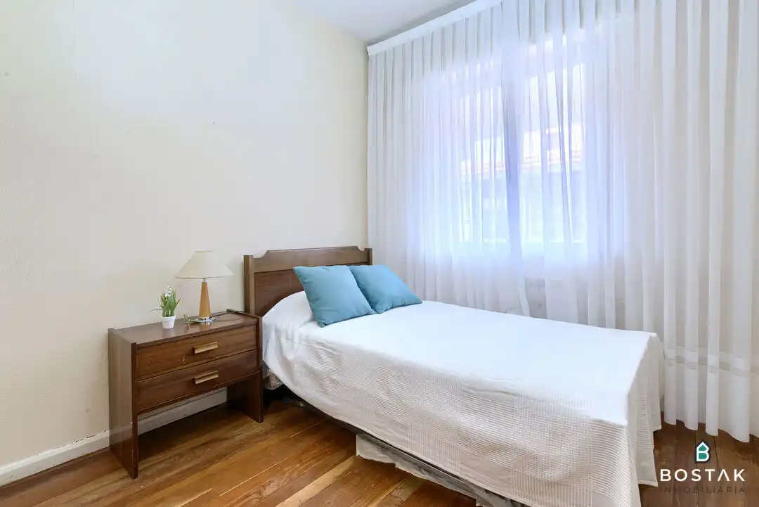 Schlafzimmer von Wohnung zum Verkauf in Bilbao  mit Heizung und Balkon
