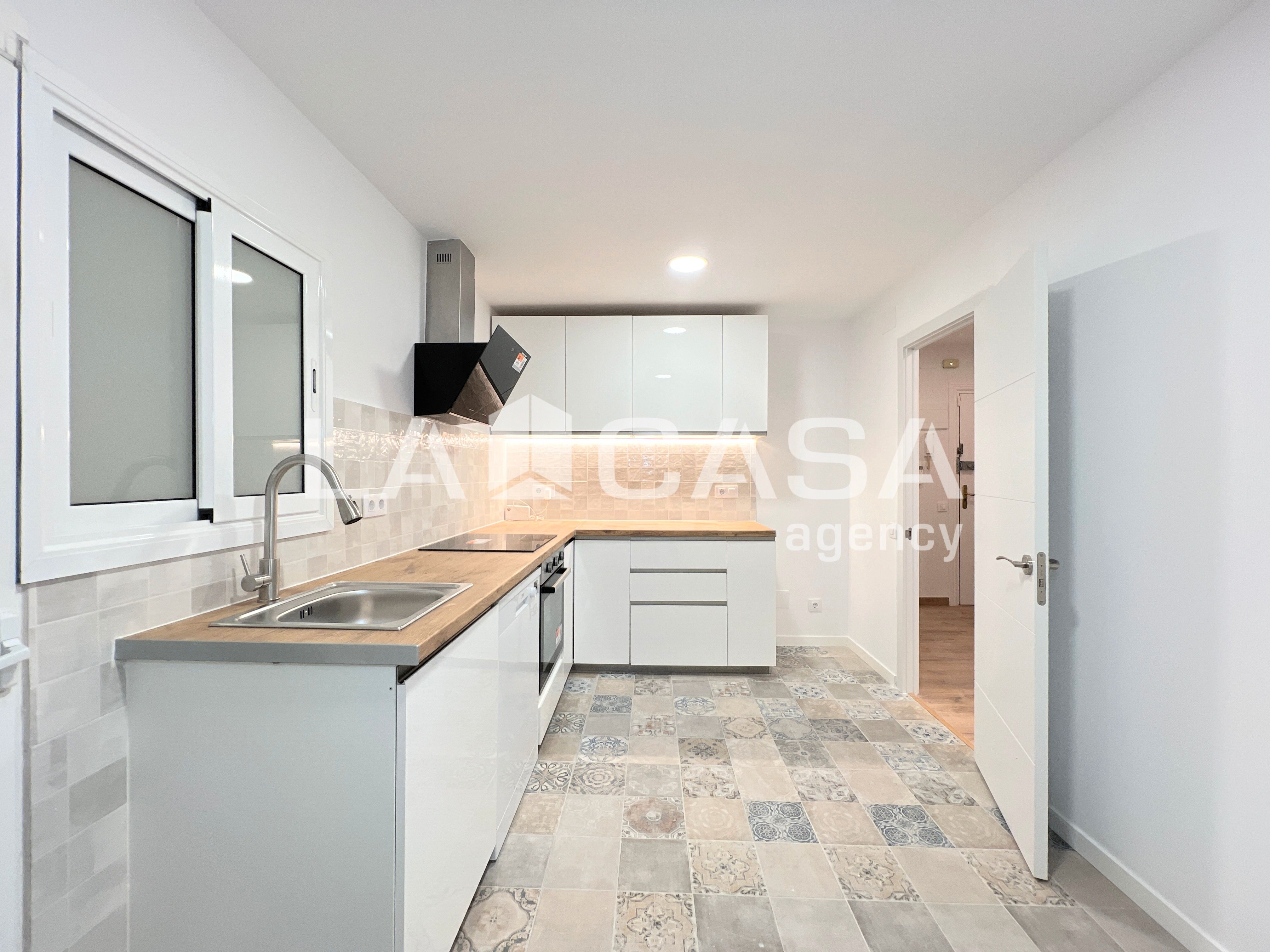 Kitchen of Flat for sale in Badalona  with Heating and Terrace