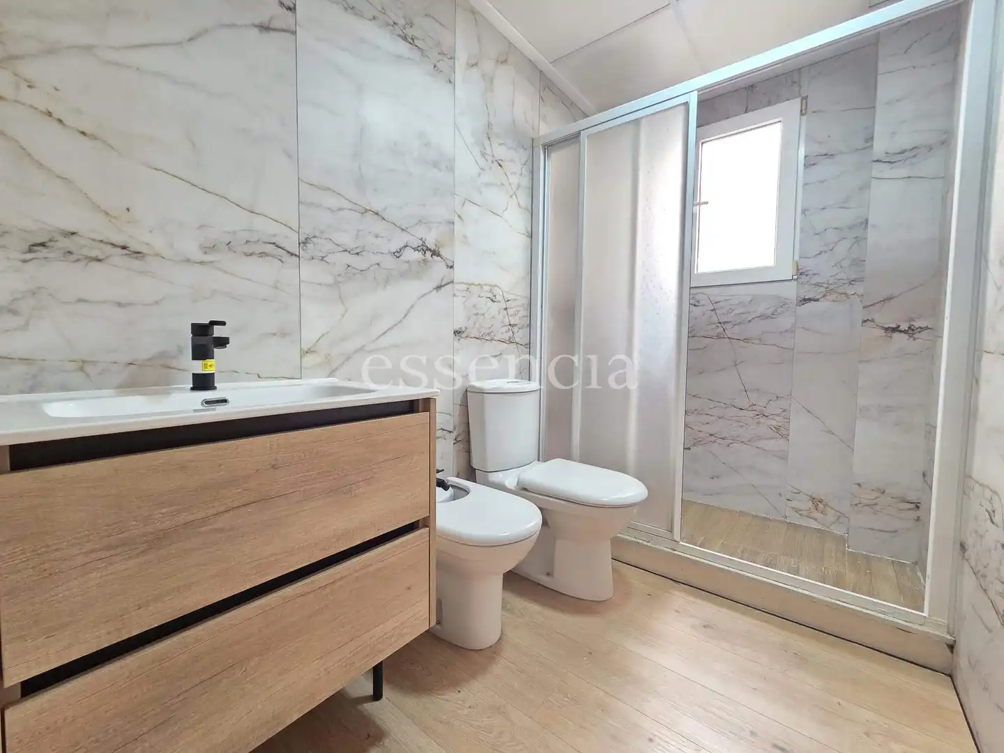 Bathroom of Flat for sale in Gandia  with Air Conditioner, Storage room and Balcony