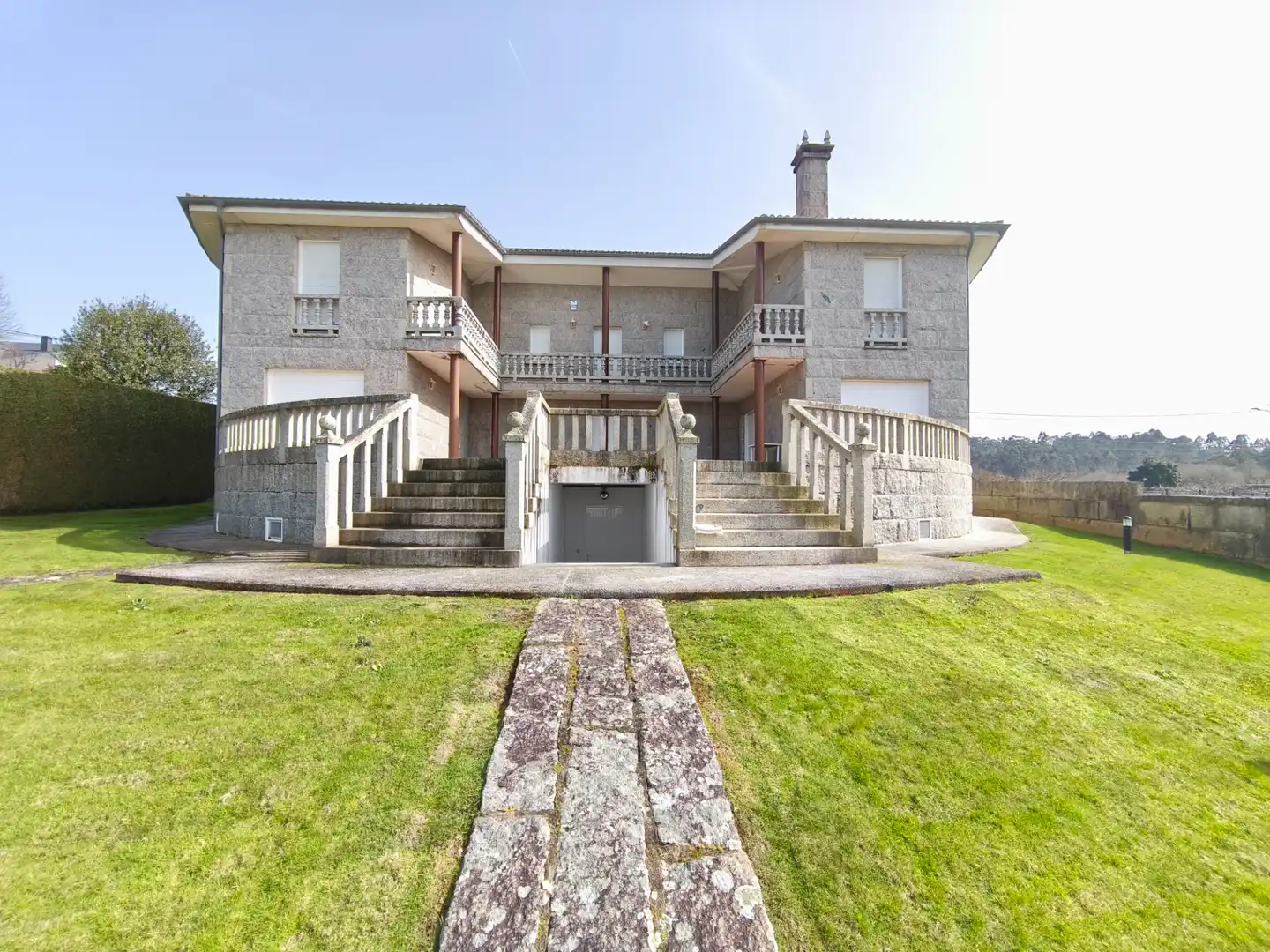 Vista exterior de Casa o xalet en venda en Santiago de Compostela  amb Calefacció, Jardí privat i Terrassa
