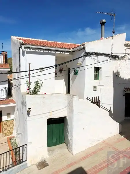 Vista exterior de Casa adosada en venta en Salares