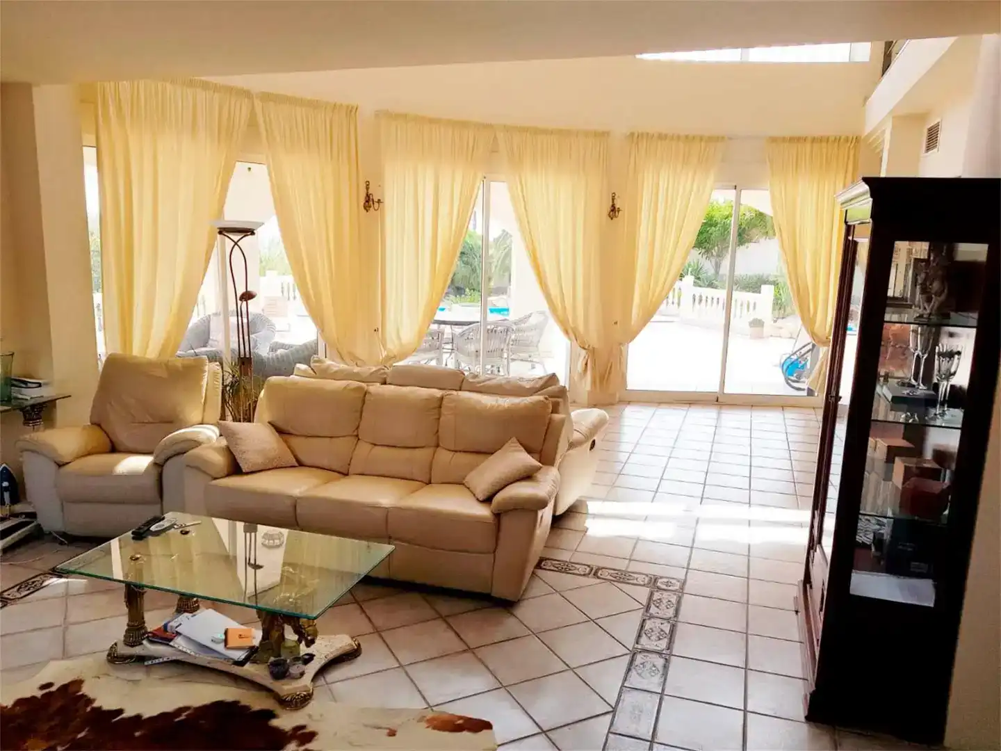 Sala d'estar de Casa adosada en venda en El Campello amb Aire condicionat, Jardí privat i Traster
