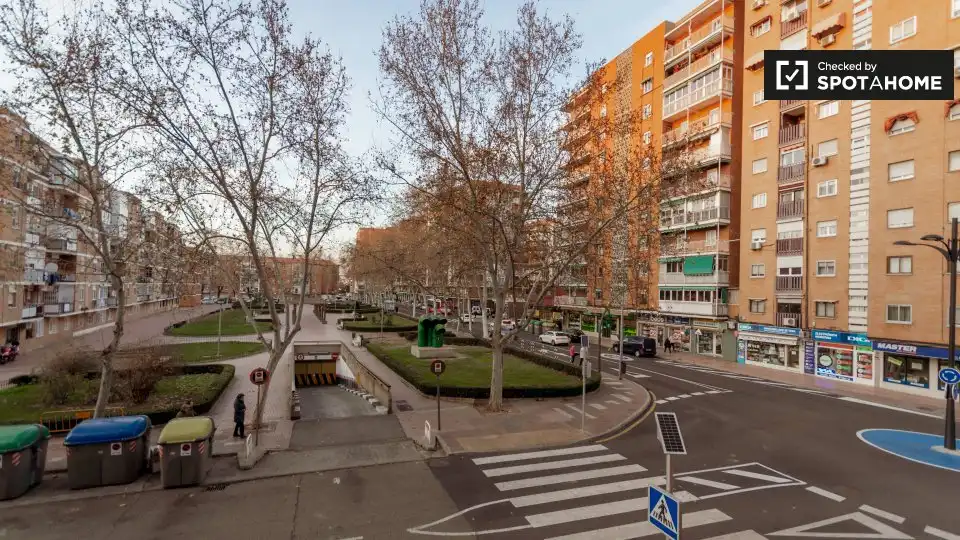 Vista exterior de Pis de lloguer en Alcalá de Henares amb Aire condicionat, Calefacció i Moblat