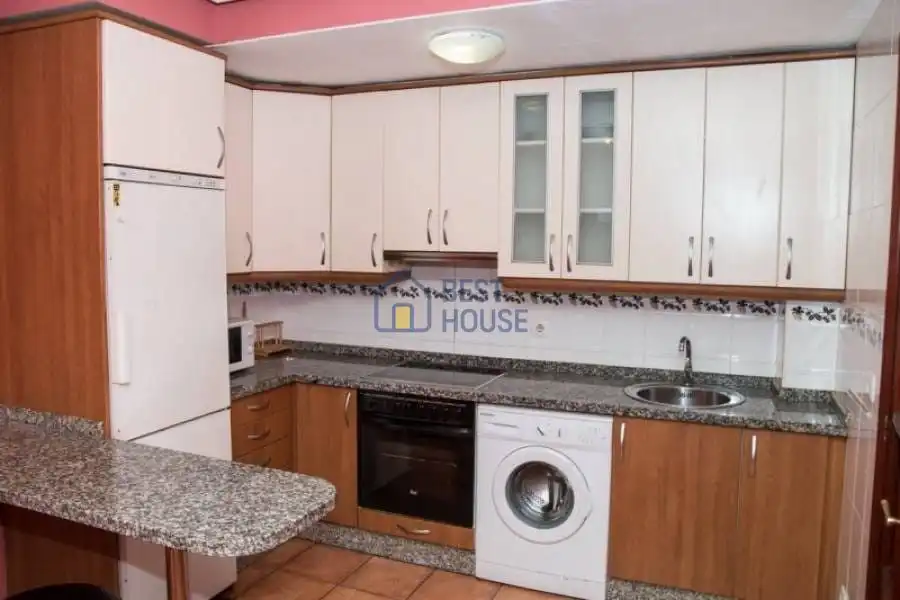 Cocina de Planta baja en venta en León Capital  con Calefacción, Parquet y Terraza