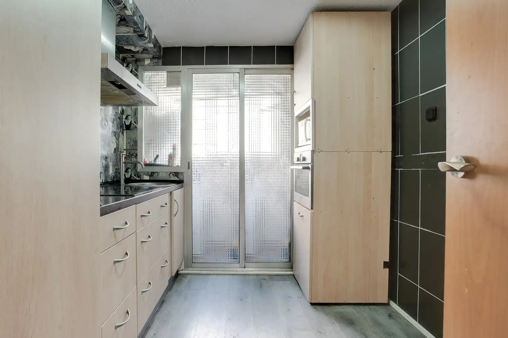Cocina de Planta baja en venta en L'Hospitalet de Llobregat con Horno