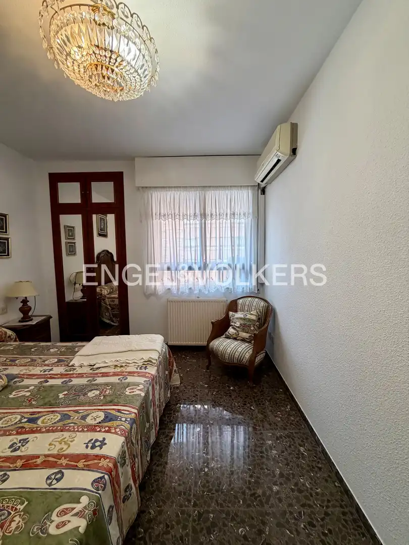 Bedroom of Flat for rent in Valencia  with Air Conditioner, Heating and Balcony