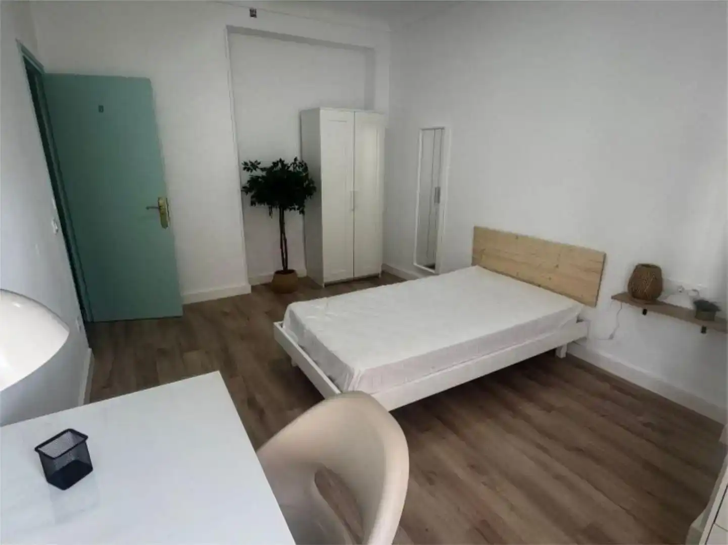 Dormitori de Pis per a compartir en Elche / Elx amb Parquet, Moblat i Balcó