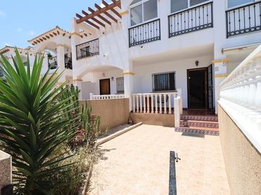 Maison mitoyenne avec balcon à vendre à Orihuela Costa