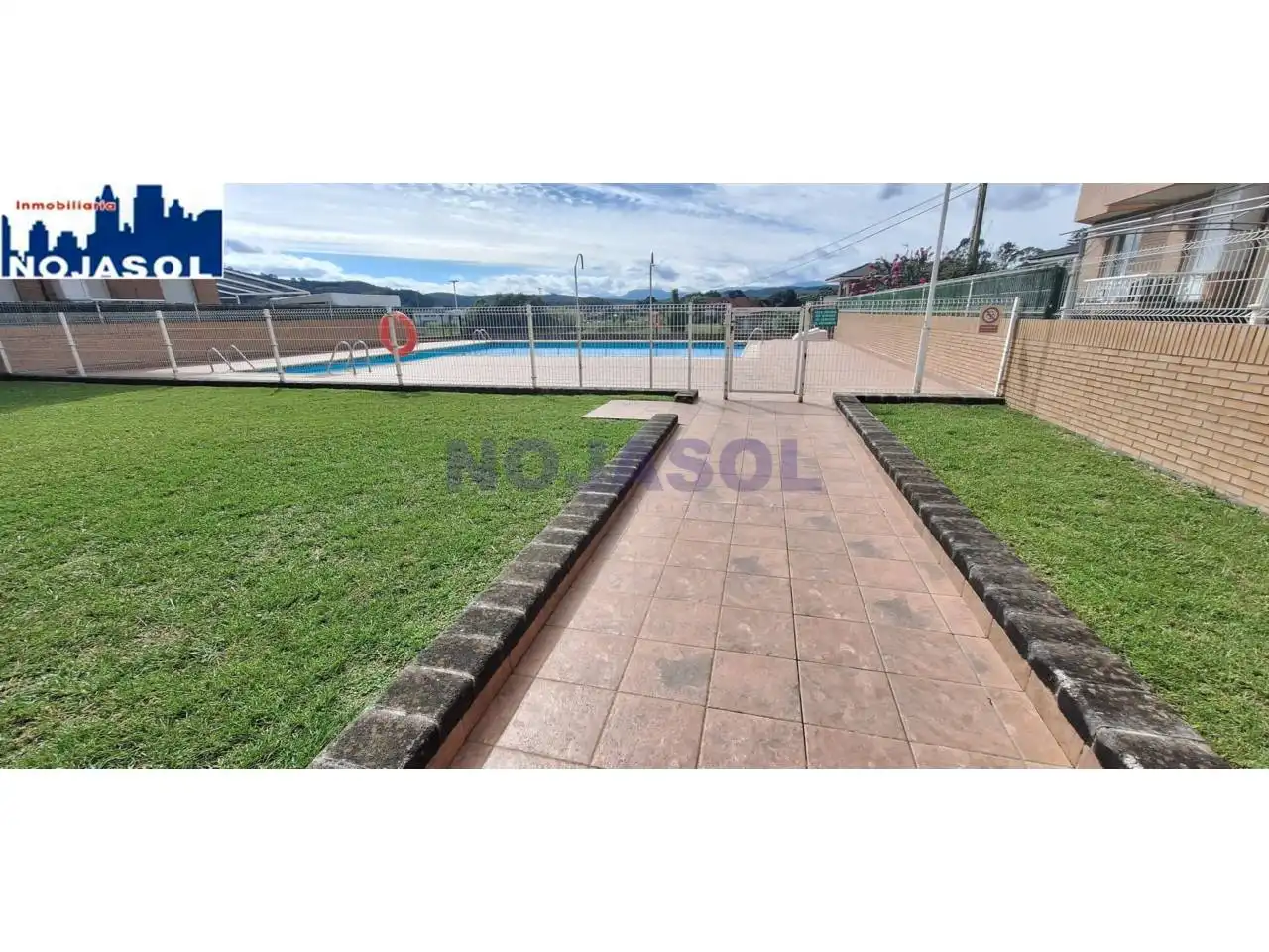 Piscina de Pis de lloguer en Noja amb Calefacció, Jardí privat i Terrassa