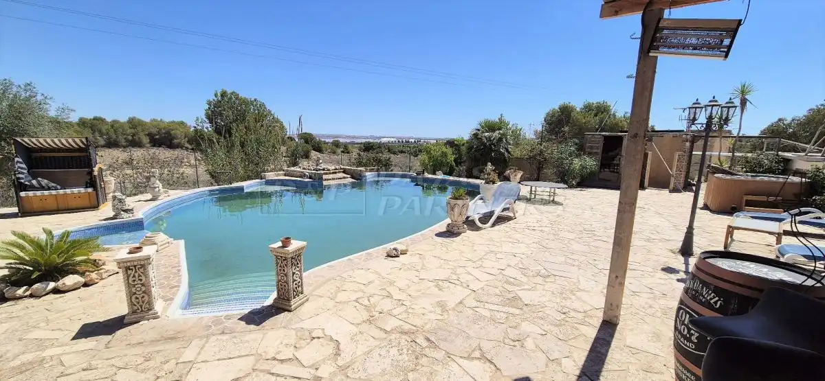 House with pool for sale in Orihuela Costa