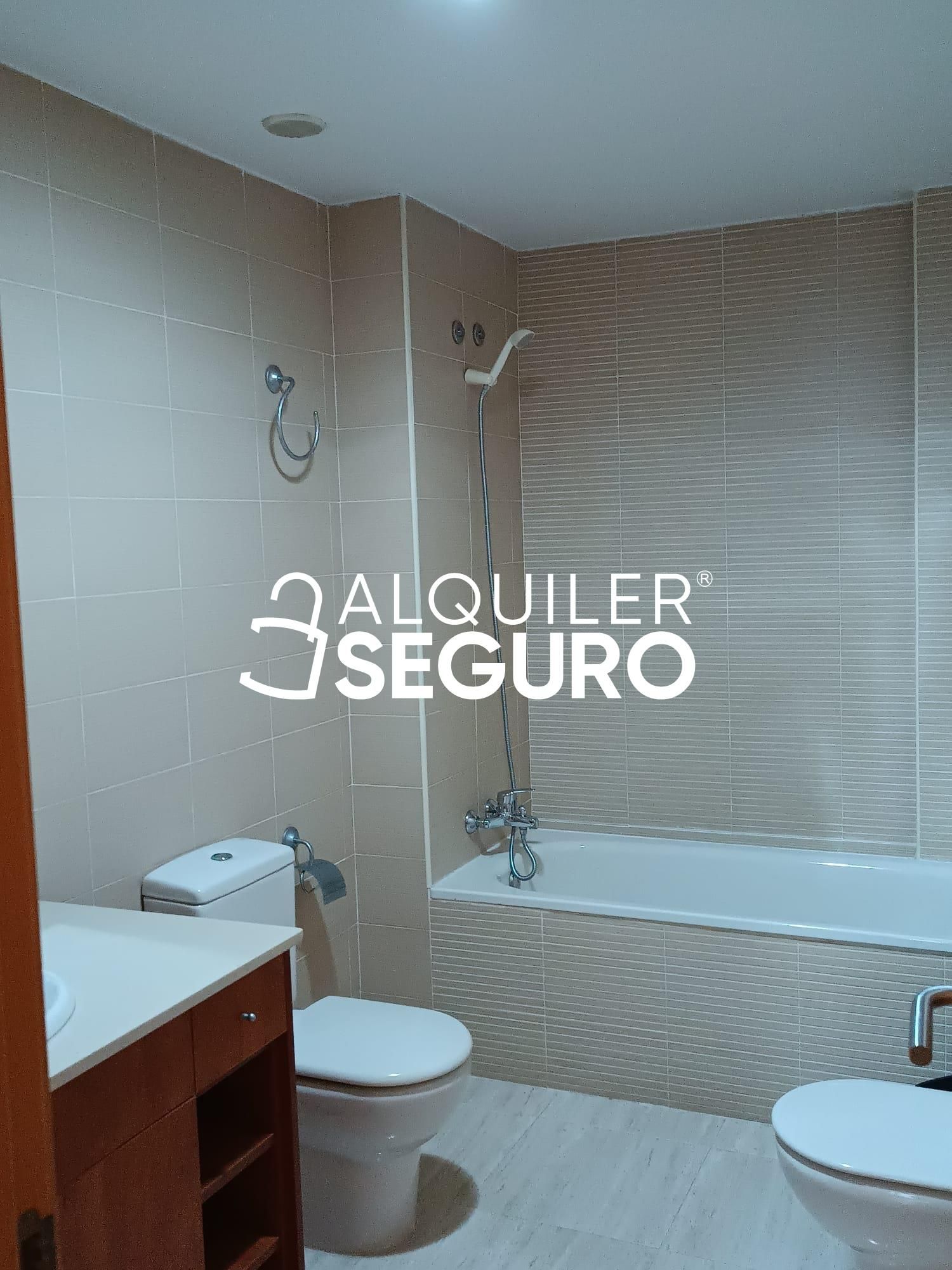 Bany de Pis de lloguer en Paiporta amb Aire condicionat i Calefacció