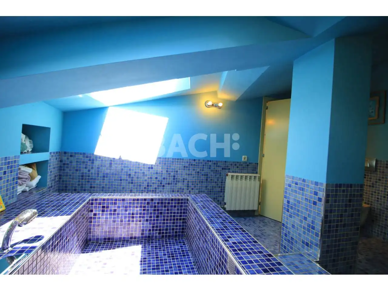 Baño de Ático en venta en Vic con Aire acondicionado, Calefacción y Parquet