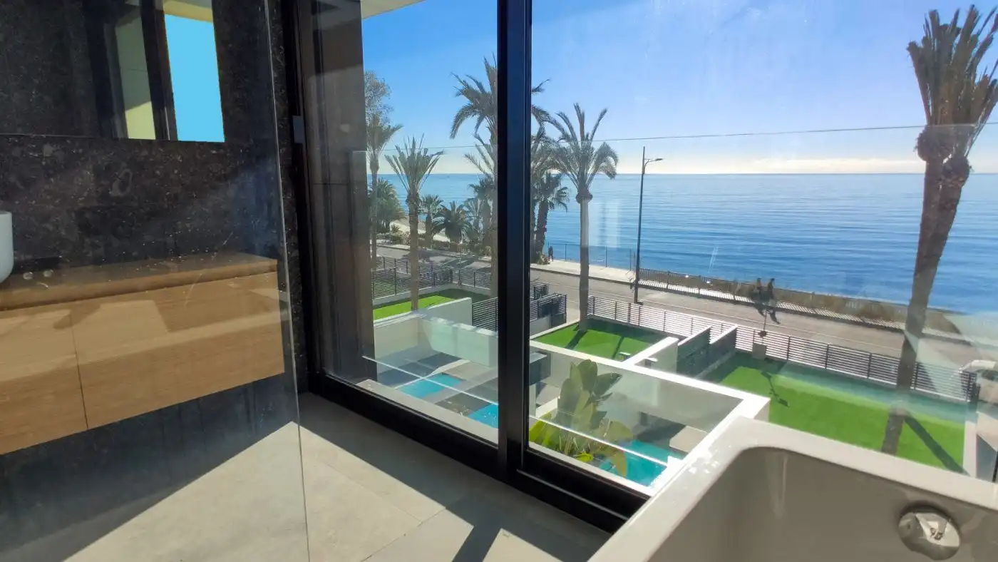 Schlafzimmer von Einfamilien-Reihenhaus zum Verkauf in El Campello mit Privatgarten, Terrasse und Abstellraum