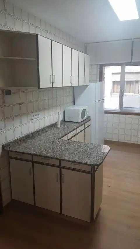 Flat for rent in Paseo de Colón, Campo da Torre - Mollabao