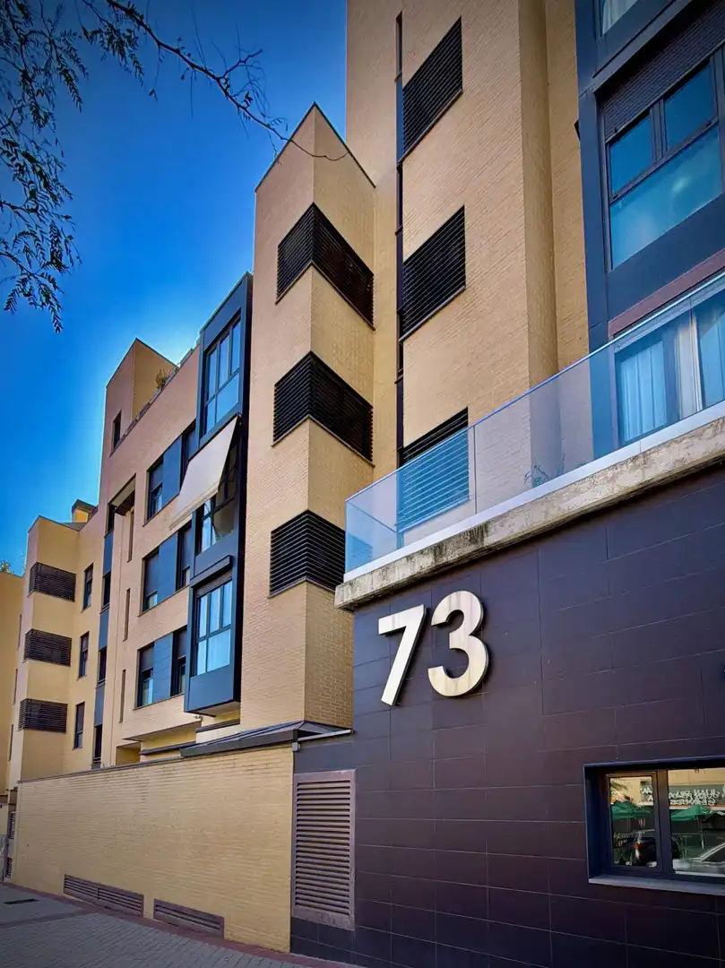 Vista exterior de Piso en venta en Madrid con Calefacción, Jardín privado y Parquet